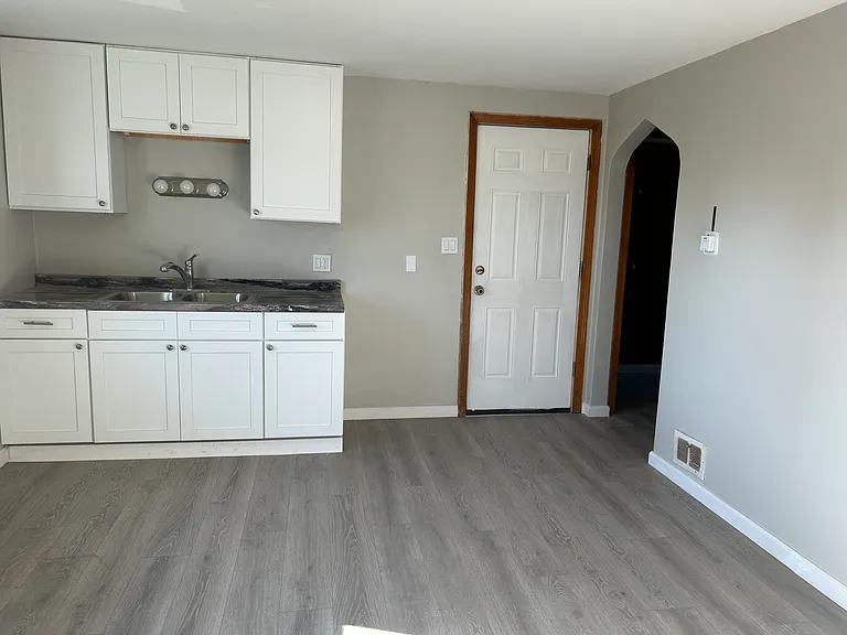 35 Willow St #2 — Photo 4
