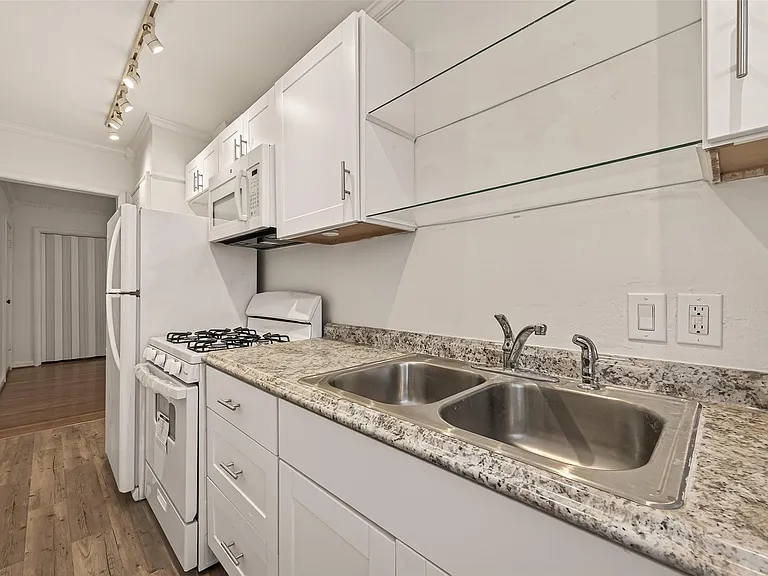 2021 Southgate Blvd #6 — Photo 14
