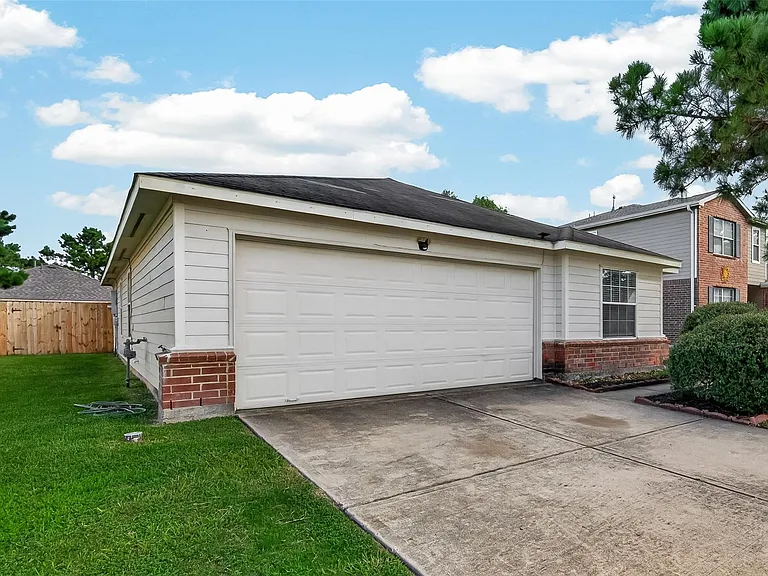 19119 Yaupon Ranch Dr — Photo 3