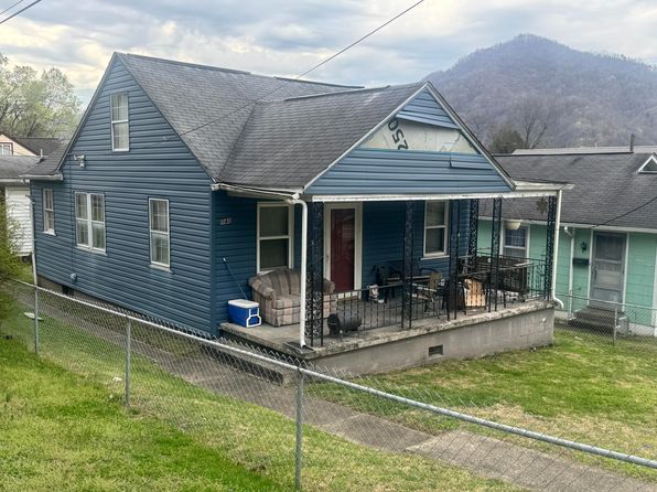 140 Boomer Hill Rd, Montgomery, WV 25136