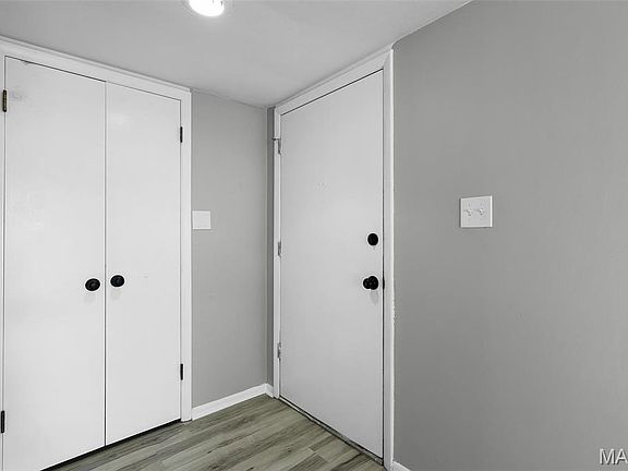 3rd image of 10352 Forest Brook Ln APT A