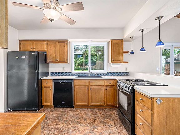 4th image of 4106 E 42nd Ave