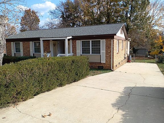 2nd image of 1005 Woodlark Ln