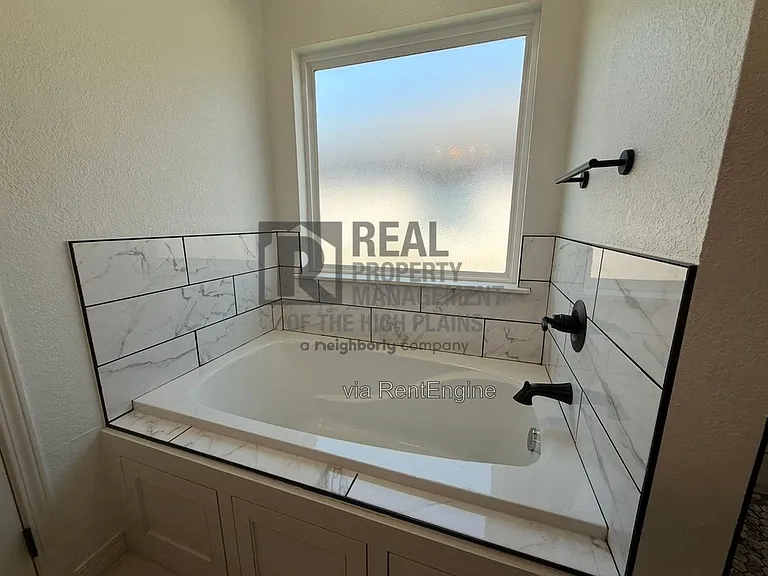 2109 Freedom Dr — Photo 10