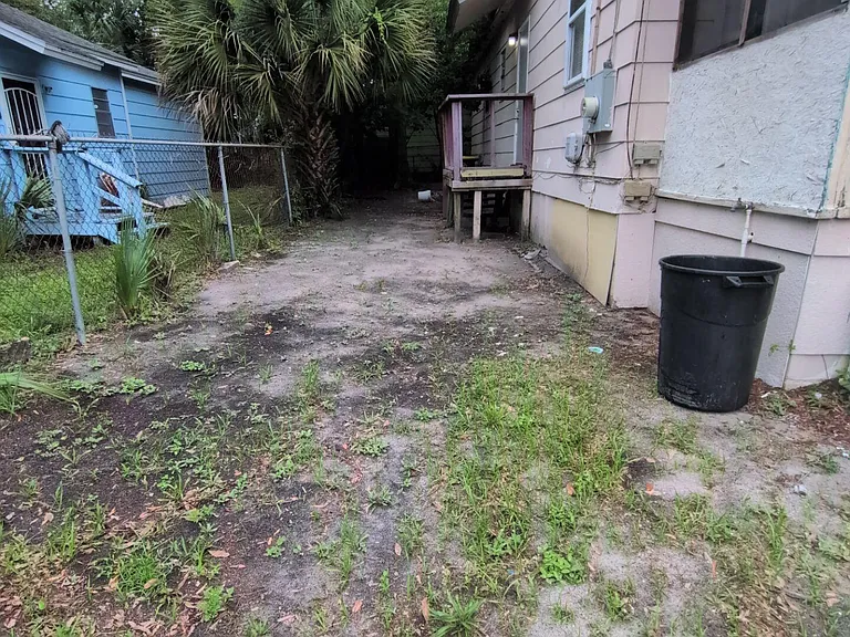 349 Phelps St — Photo 17