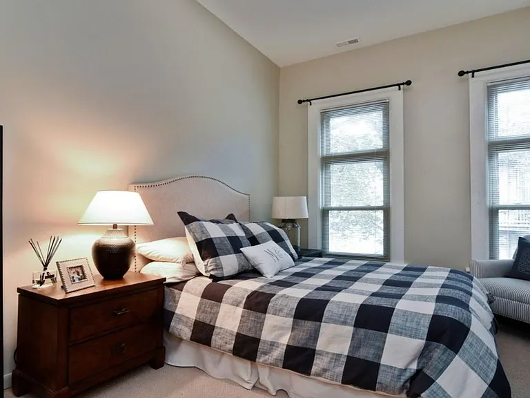1960 N Lincoln Ave #3 — Photo 5