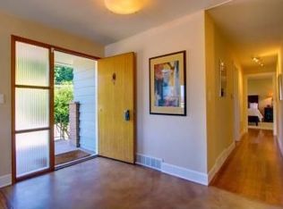 5407 SW Beach Drive Ter, Seattle, WA 98116