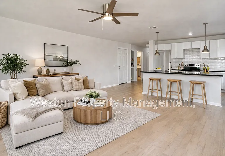 711 NW 30th St #4 — Photo 2