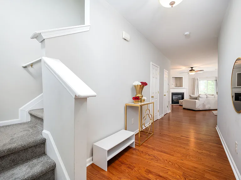1796 N Umberland Way SE — Photo 2