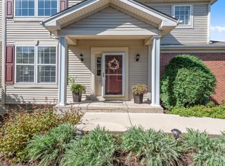 35 Regent Dr #35, Gilberts, IL 60136