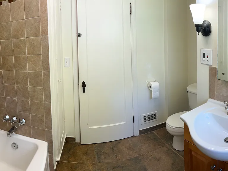 5824 NE 35th Ave — Photo 16
