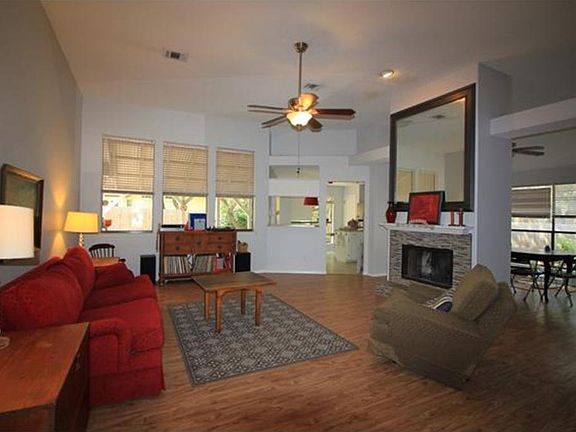 2nd image of 1813 Parkwood Dr
