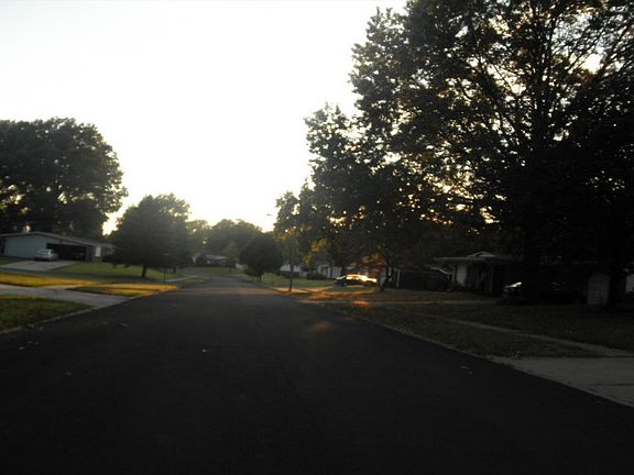 5th image of 1505 Surrey Dr