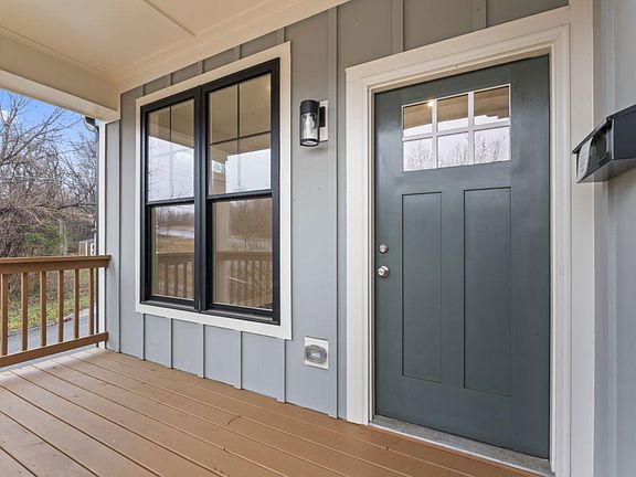 4th image of 531 Booth St