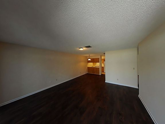 4th image of 720 NE 30th Ave APT B