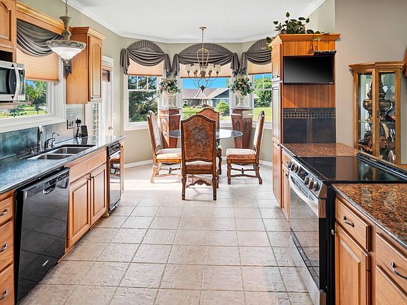 2nd image of 1146 Pleasure Dr W
