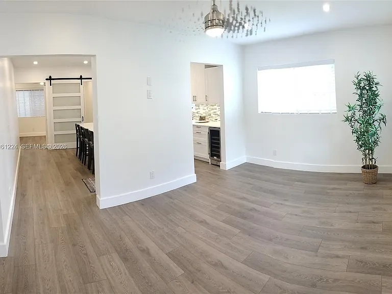 2700 SW 28th Ct — Photo 4