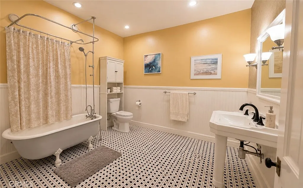 1 bed, 275 sqft, $2,380 — Photo 4