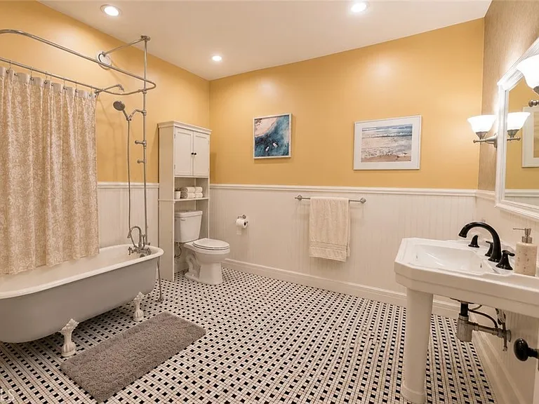 225 N Lima St #203 — Photo 4