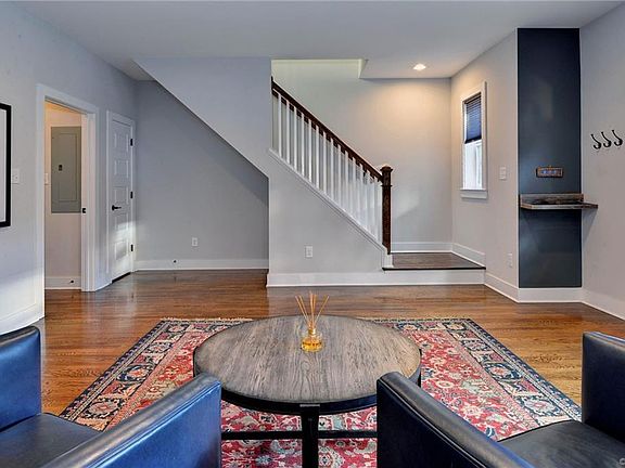 4th image of 3010 W Franklin St