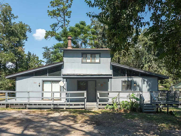 1327 Linda Ann Dr #C — Photo 1