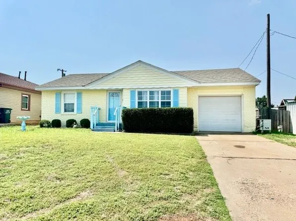 1204 Blackstone Ave, Clinton, OK 73601