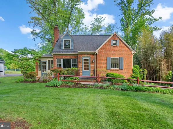 7032 Warfield Rd, Gaithersburg, MD 20882