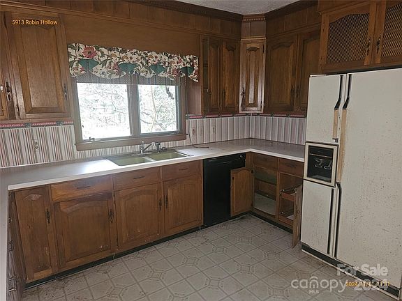 5th image of 5913 Robin Hollow Dr