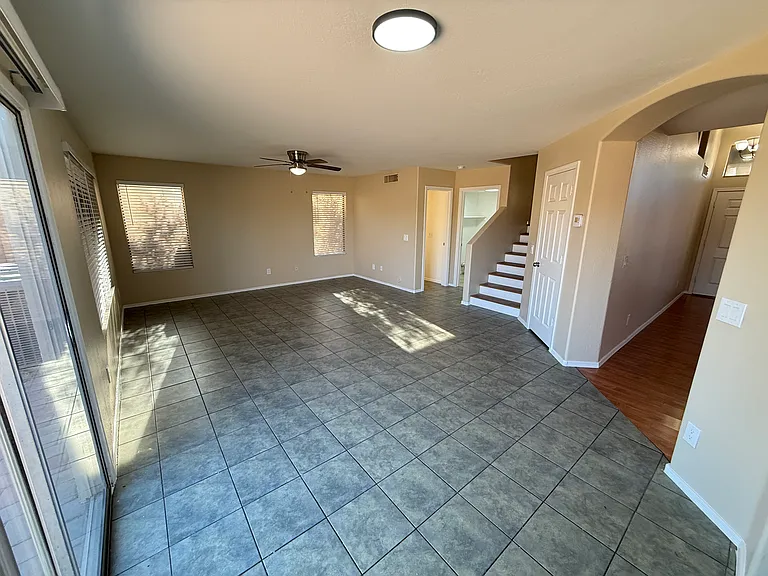 1457 E 10th Pl — Photo 29