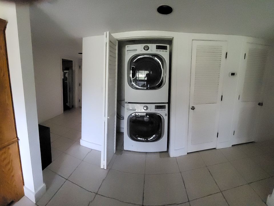 MODERN HIGH END WASHER & DRYER INSIDE THE UNIT