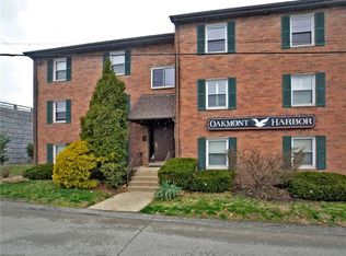 37 Huston Rd, Oakmont, PA 15139