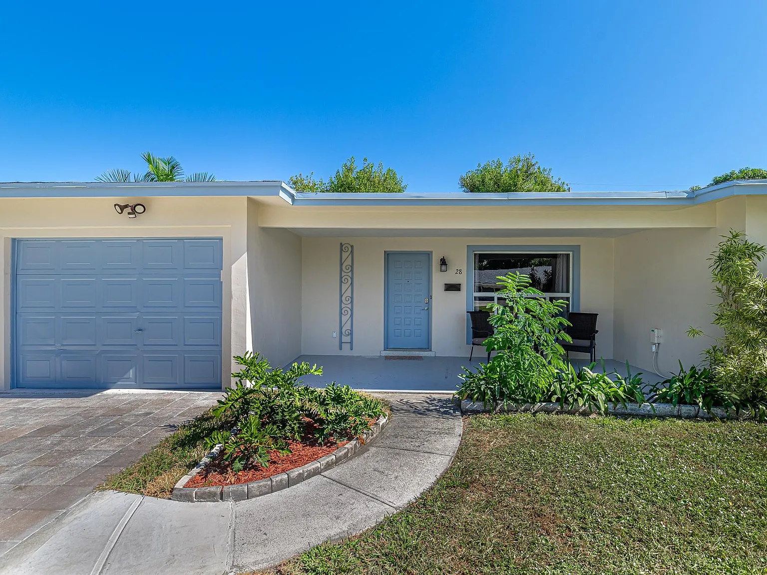 2 bed, 2.0 bath, 1376 sqft, $4,500 — Photo 2