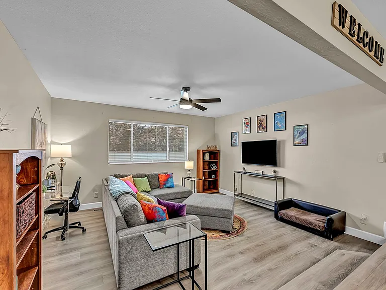 1490 Foster Dr — Photo 12
