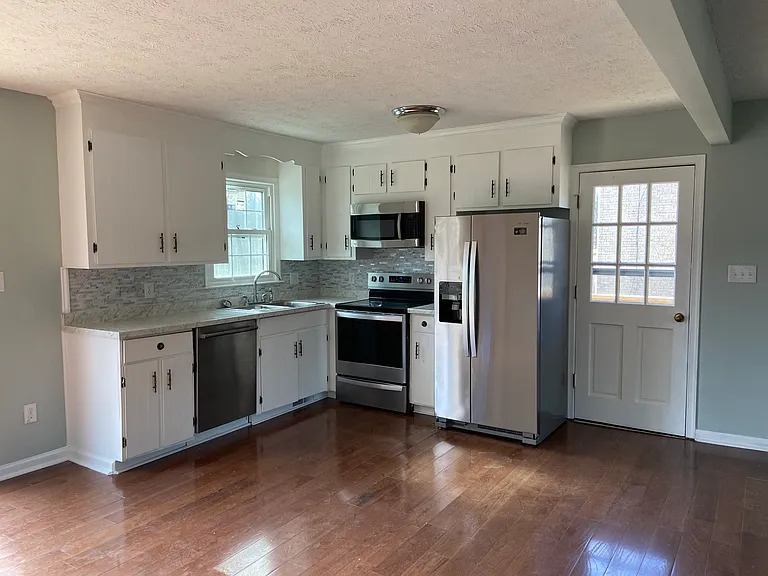182 Patricia Dr — Photo 13