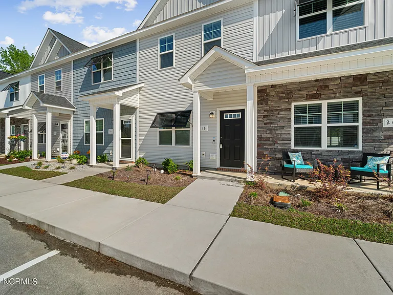 18 Catalina Cir — Photo 3