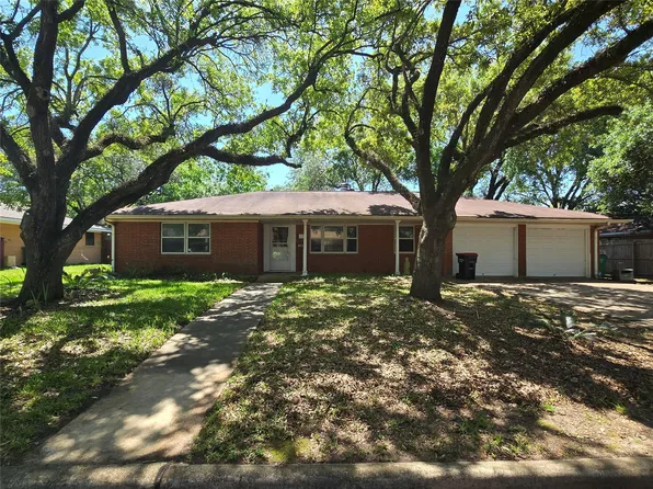 801 Rosewood Dr, Baytown, TX 77520
