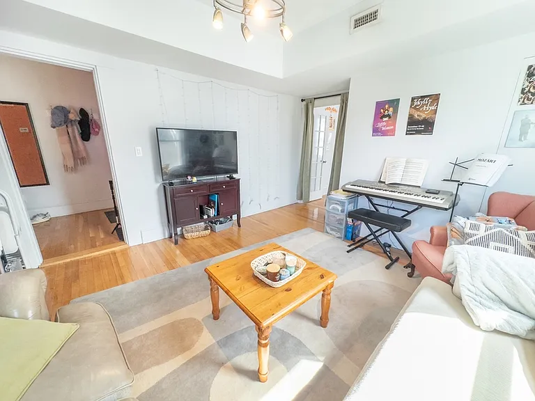 21 Essex St #2 — Photo 2