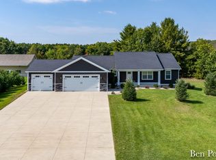 21909 Hilltop Cir, Stanwood, MI 49346