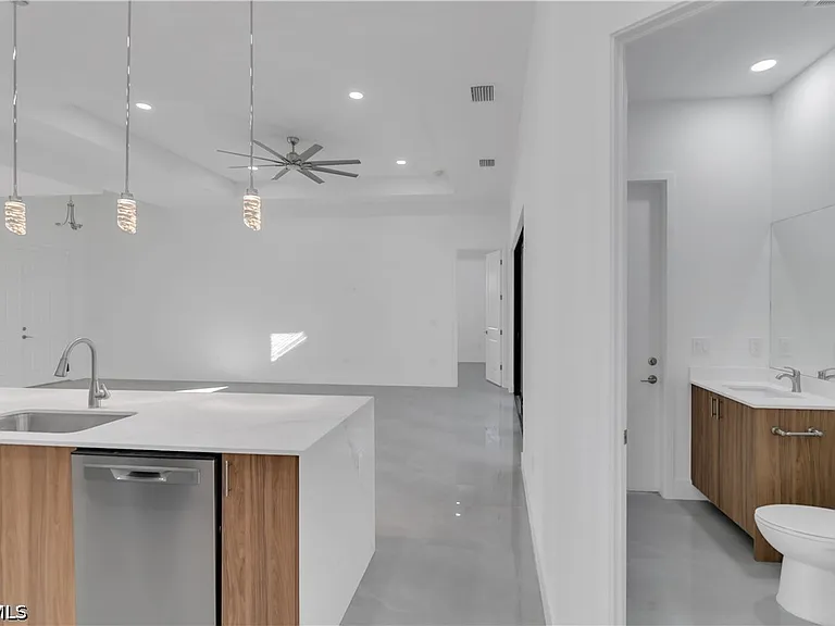 2603 27th St W — Photo 12