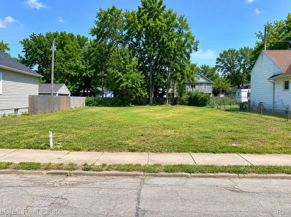 2136 Charter St, Lincoln Park, MI 48146