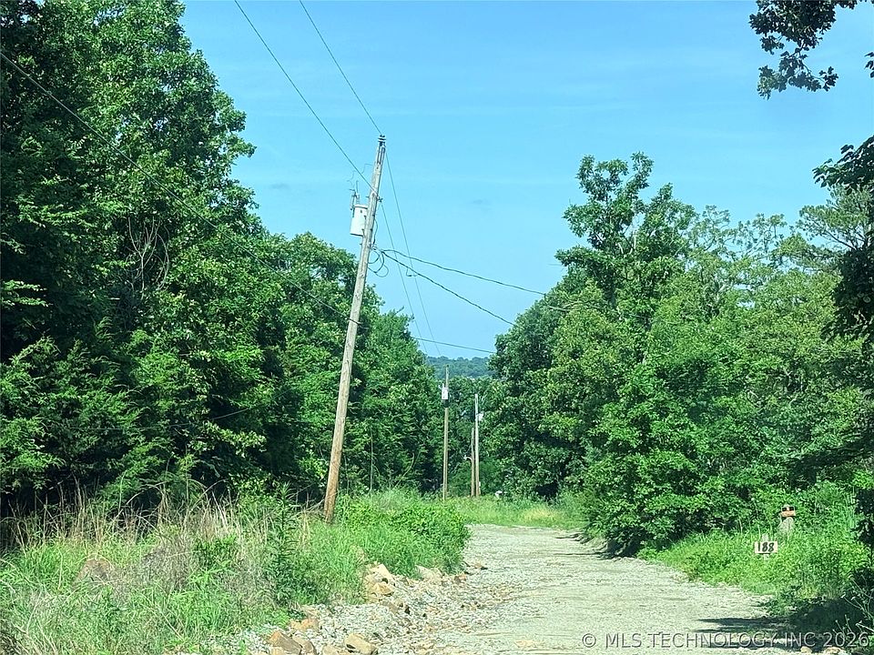 1st image of E Davis St