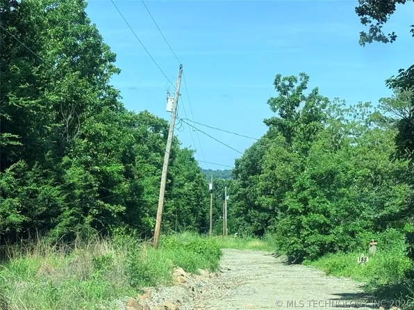 E Davis St, Eufaula, OK 74432