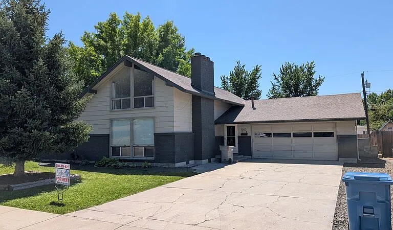 7303 W Hummel Dr — Photo 2