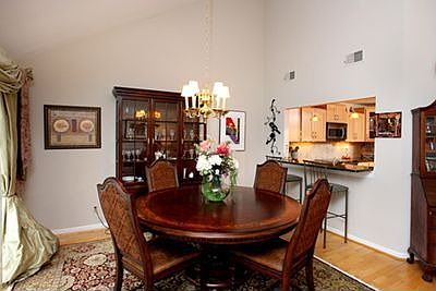 5th image of 4464 Lindell Blvd APT 14