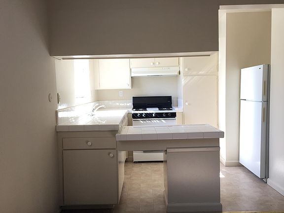 4th image of 10194 Park Cir W #3-4