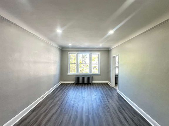 3rd image of 111 Halsted St APT 205