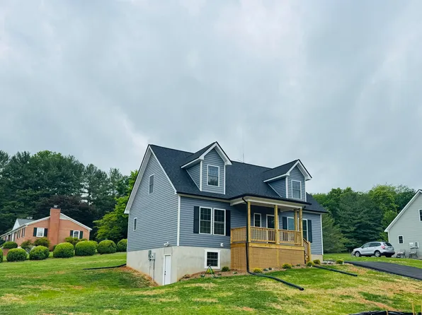 200 Robin Hood Rd, Staunton, VA 24401