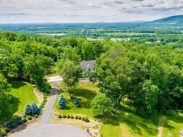 34905 Gidney Ct, Round Hill, VA 20141