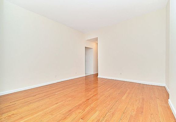 2nd image of 306 E 91st St #1G