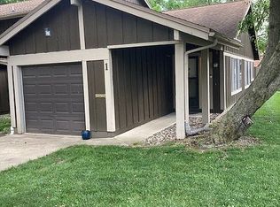 1 Oakbend Ct, Springfield, IL 62704